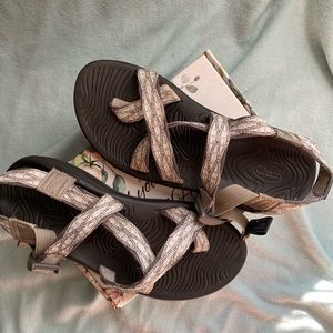 Chaco ZVolv Footbed Grey and White Sandal Size 7